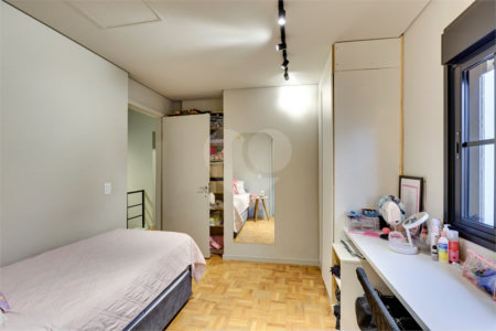 Casa de Vila à venda com 5 quartos, sendo 3 suítes, em Jardim Hípico, São Paulo, SP