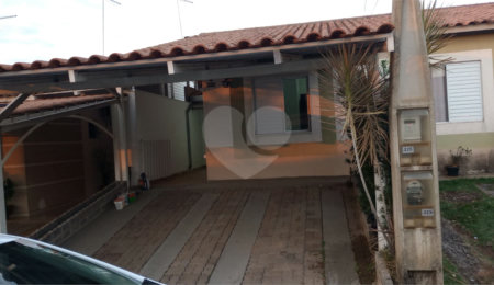 Casa à venda com 3 quartos, sendo 1 suíte, no condomínio Moradas III, São Carlos - SP