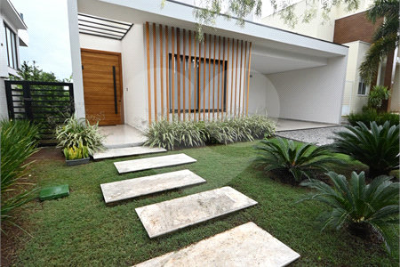 Indaiatuba - SP - Condomínio Helvetia Park - 490 m² Terreno - Sobrado com 307 m² de Área Construída - Escritório com móveis planejados - Sala de estar e jantar ampla e integradas - Cozinha planejada completa, com eletrodomésticos (cooktop, forno, coifa, geladeira, microondas) - Lavanderia
