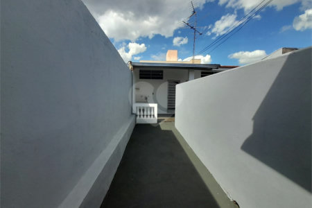 Casa Disponível para Venda ou Locação na Vila Nery – Ideal para Residência ou Comércio