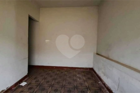Casa térrea no Jardim São Carlos.