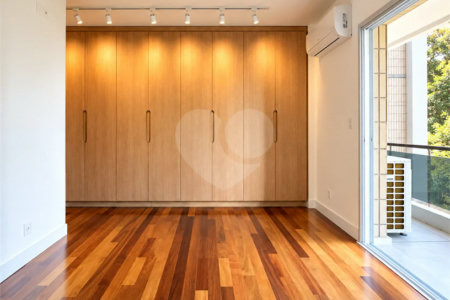 Apartamento à venda com 4 quartos, sendo 1 suíte, em Alto da Boa Vista, São Paulo, SP