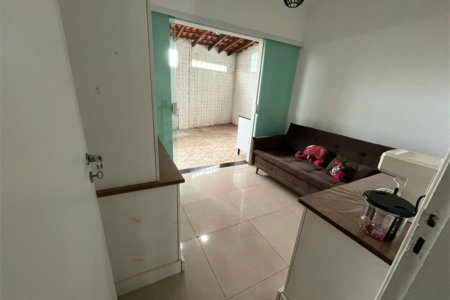 Casa à venda com 3 quartos, sendo 1 suíte, no condomínio New Village, Cotia - SP