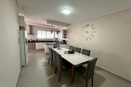 Casa com 367m², 3 dormitórios, 9 vagas, à venda na Vila Santa Teresa - Sto André.