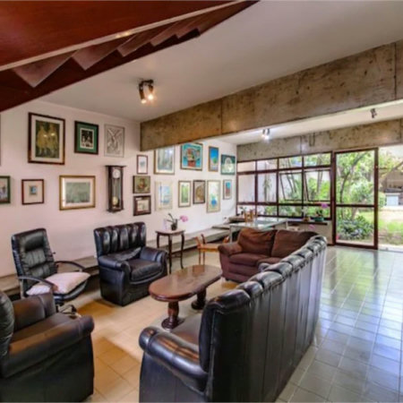 Casa para locação no Jardim da Saúde – São Paulo Imóvel amplo e elegante, com 360 m² de área construída em terreno de 400 m²