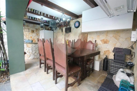 Sobrado a venda na Vila Mariana de 300m² 2 suítes 3 dormitórios 5 vagas