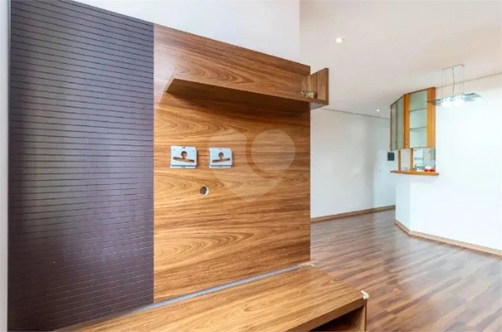 Apartamento à venda no Mandaqui com 3 dormitórios, sendo 1 suíte, sala ampla e bem distribuída, cozinha, 2 banheiros e área de serviço. O imóvel conta ainda com 1 vaga de garagem.