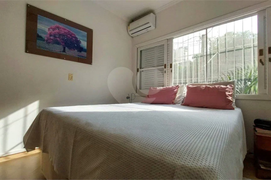 Casa à venda com 3 quartos, sendo 1 suíte,  em Vila Paulista, São Paulo, SP