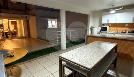 Casa à venda com 4 suítes no condomínio East Village, São Paulo - SP