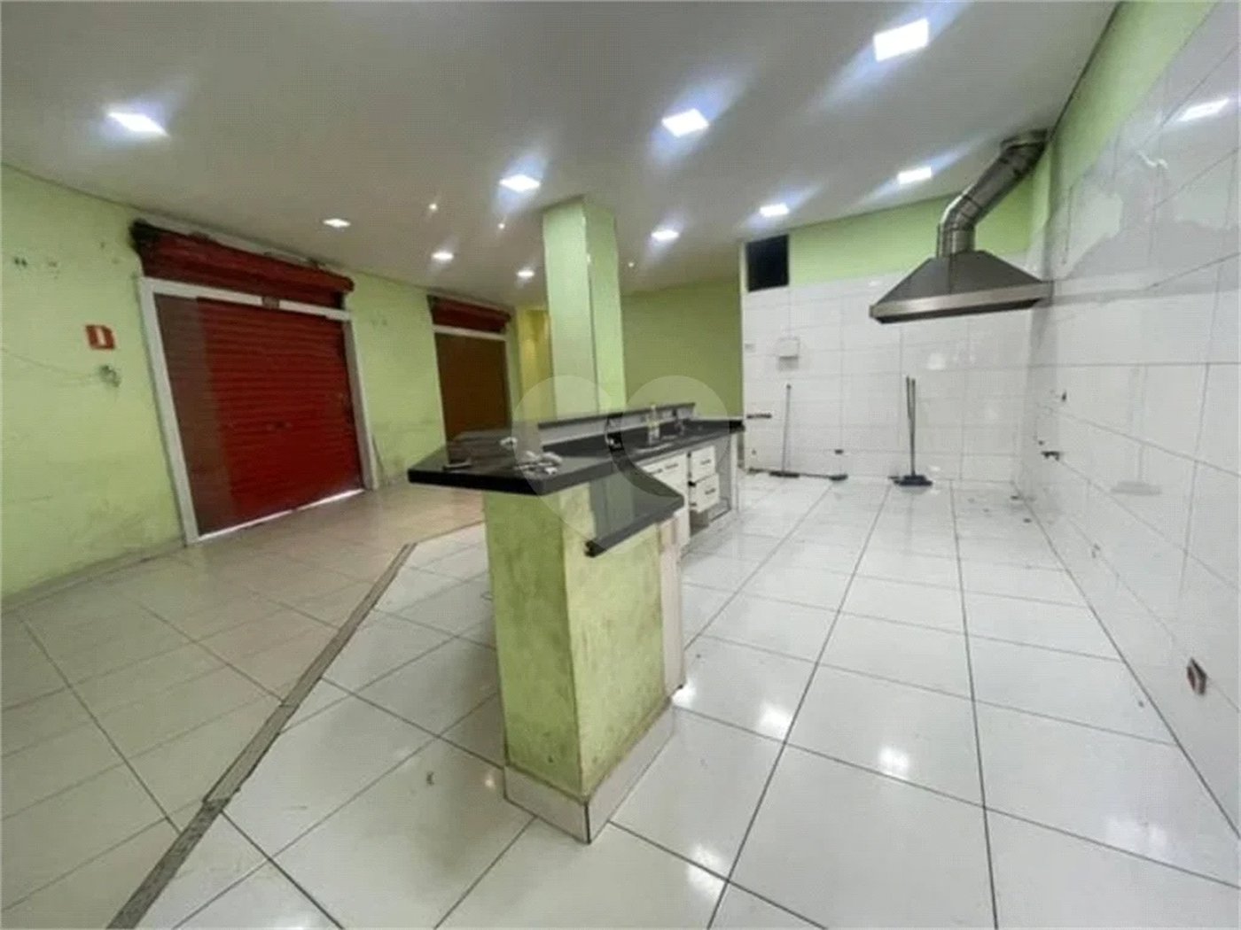 Ponto Comercial de Esquina Imperdível na Saúde / SP! Visibilidade Total para Seu Negócio!