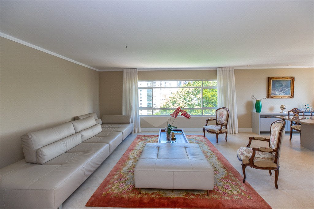 Apartamento para venda em Moema com 185m², 3 dormitórios sendo 1 suíte e 1 vaga
