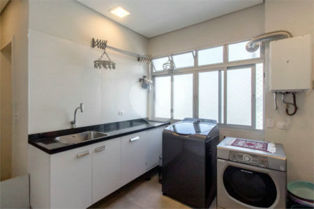 Apartamento em Higienópolis com 3 quartos, 3 suítes, 2 vagas, 277 m² de área útil