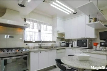 Apartamento com 187m² , 4 dormitórios , sendo 1 suíte , 3 vagas , para locação na Vila Mariana.
