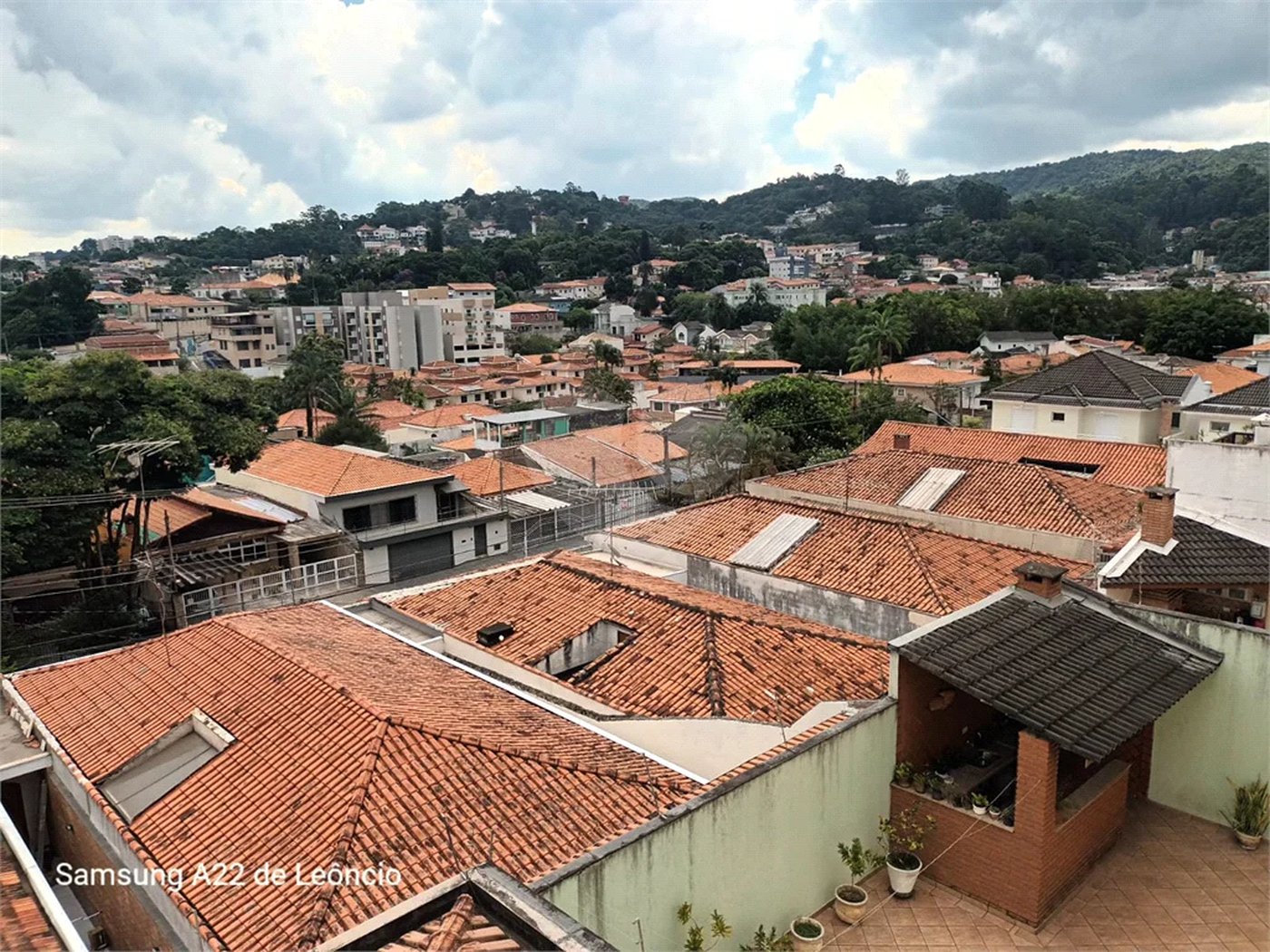 SOBRADO AMPLO COM 4 DORMITORIOS VISÃO PARA SERRA