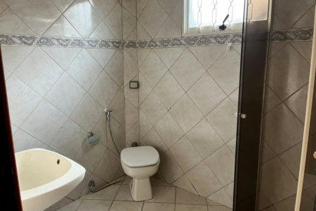 Casa para alugar com 4 quartos, sendo 2 suítes, no Centro, Três Lagoas, MS