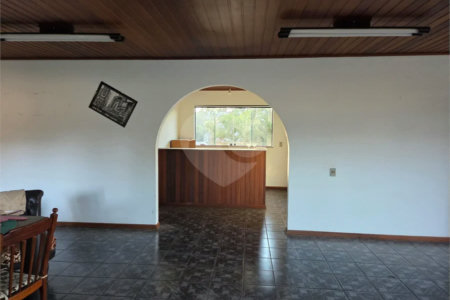 Casa à Venda com 5 quartos em Atibaia/SP