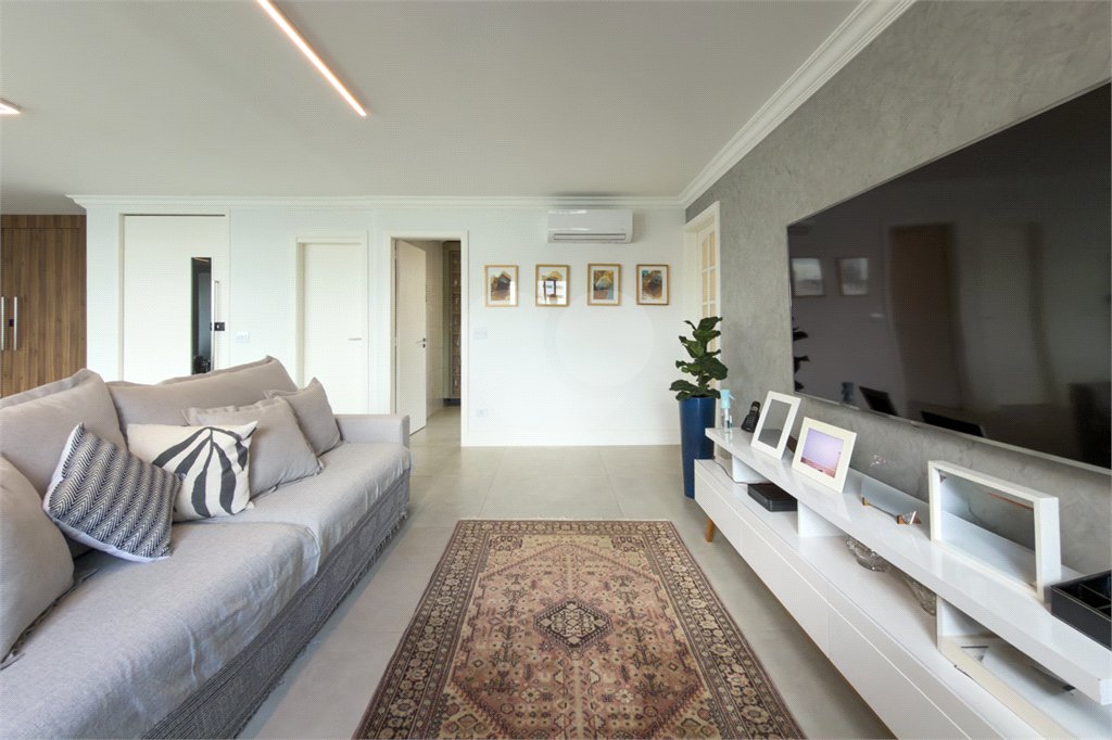 Apartamento com 205 metros no Campo Belo