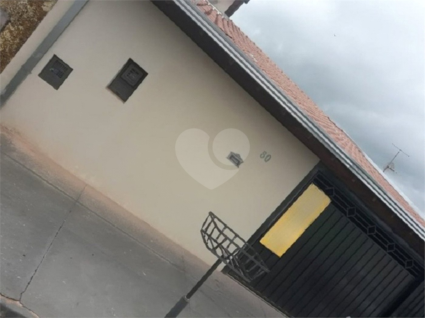 Casa térrea com 2 dormitórios.