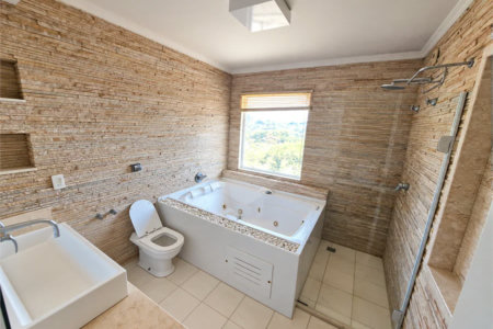 Casa à venda no Condomínio Estância Marambaia, Vinhedo | 3 suítes, piscina e terreno de 810 m²