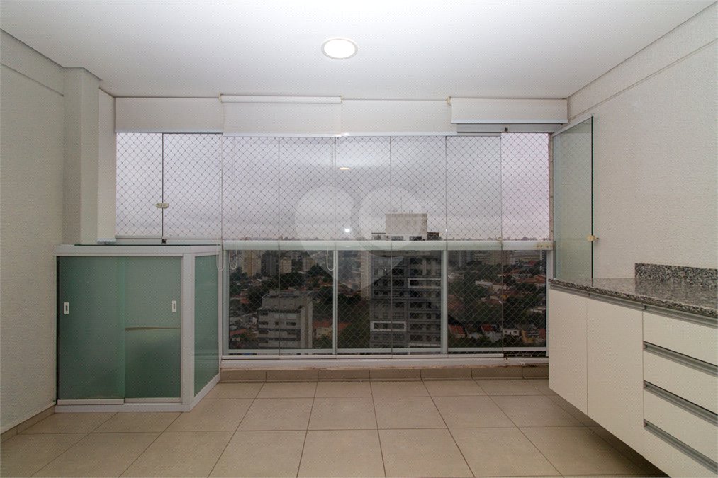 Apartamento com 02 dormitórios, sendo 1 suíte com 02 vagas de garagem