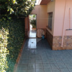 Linda casa no centro com 3 quartos.