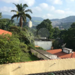 SOBRADO MARAVILHOSO A VENDA NO JARDIM FLORESTA (TREMEMBÉ) - 4 SUÍTES, PISCINA E 6 VAGAS DE GARAGEM