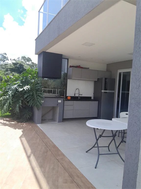 Casa à venda com 3 suítes em Moinho Velho, Cotia, SP