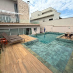 Casa de alto padrão em condomínio exclusivo com 4 suítes