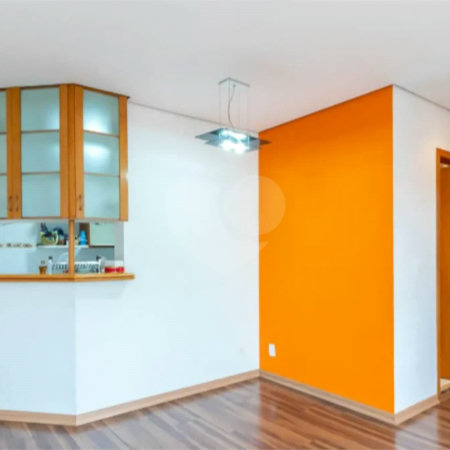 Apartamento à venda no Mandaqui com 3 dormitórios, sendo 1 suíte, sala ampla e bem distribuída, cozinha, 2 banheiros e área de serviço. O imóvel conta ainda com 1 vaga de garagem.