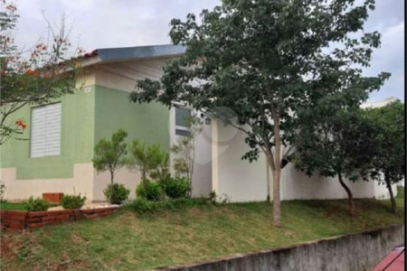 Casa Térrea no Condomínio Moradas II.