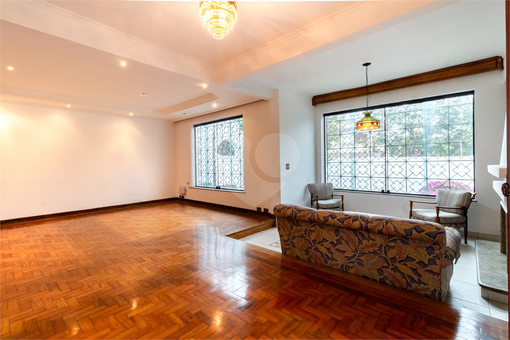 Casa Térrea à venda na Saúde c/285 m2 - Terreno de 392,50 m2 - 3 Quartos/2 Suítes/3 Vagas
