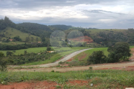 Terrenos de 300 metros em condomínio fechado e prontos para construir na região de Atibaia