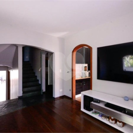 Casa com 4 Dormitórios sendo 1 suíte, com 3 Vagas