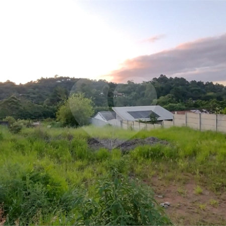 Terreno de 1000 m² Localizado Jardim Estância Brasil em Atibaia-SP.