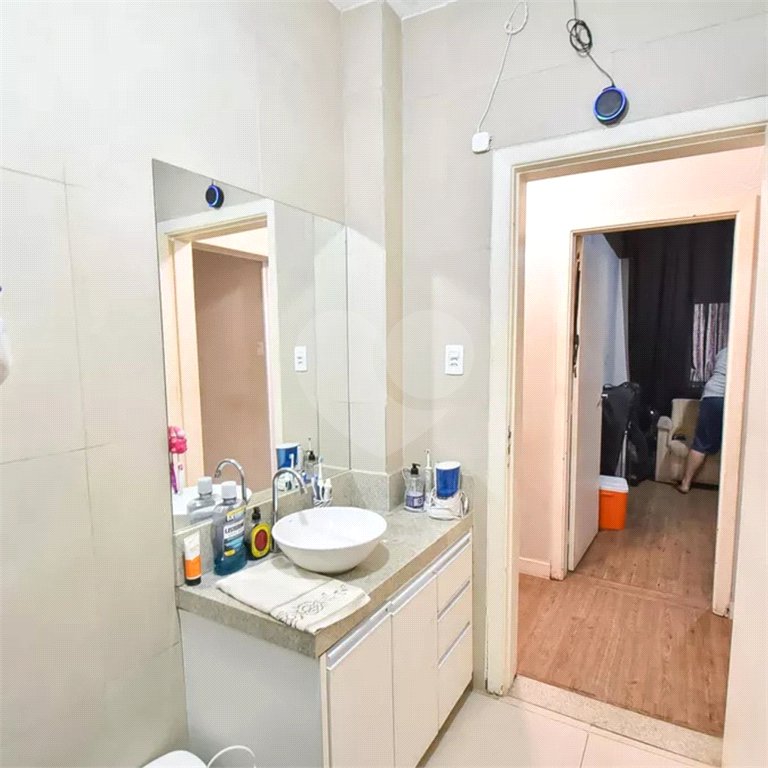 Apartamento á venda de 108m2 no Cond. Edifício Silvia a 350 metros da estação do metro Ana Rosa (linha azul e verde).