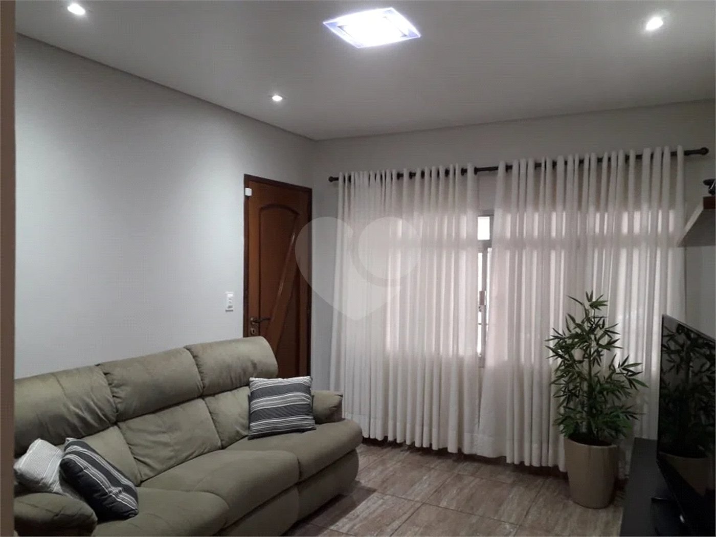 Sobrado á venda 222m² 3 quartos na região do metrô Guilhermina Esperança, Penha