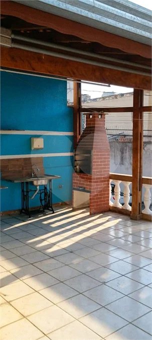 Casa à venda na Vila Galvão, com 210 m²