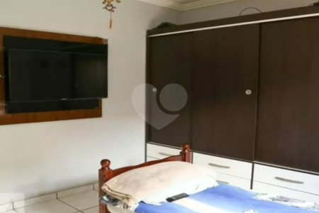 Casa com 120m² , 4 dormitórios , sendo 1 suíte , 3 vagas de garagem , à venda no Jabaquara.