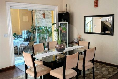 Sobrado com 3 quartos à venda com área gourmet completa e 5 vagas de garagem – Santa Marta - São Carlos/SP