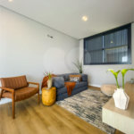 Indaiatuba - Condominio Villa Sapezal - 318 m² de Terreno - 230 m² de Área Construída - 3 suítes, sendo 1 Master com closet planejado - Sala de TV - Sala de estar integrada à Sala de jantar - Cozinha com móveis planejados - Despensa - Escritório planejado - Lavabo - Piscina com preparação para aquec