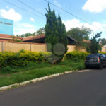 Casa térrea com piscina no Residencial Samambaia.