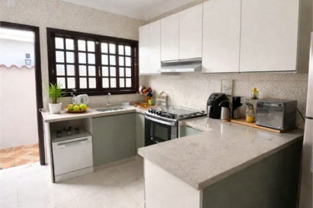Casa à venda com 4 quartos, sendo 1 suíte, em City Bussocaba, Osasco, SP