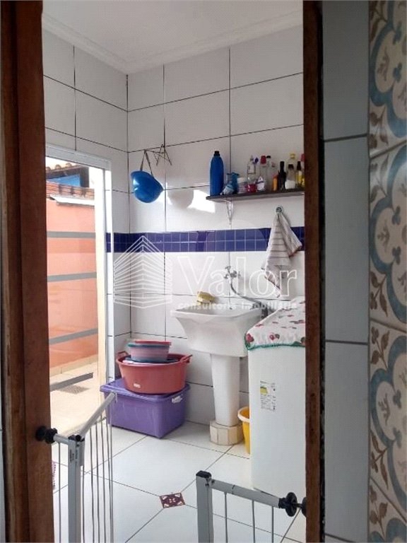 Casa Térrea com 3 dormitórios, sendo 1 suíte.
