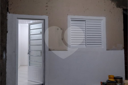 Casa térrea no Jardim Zavaglia.
