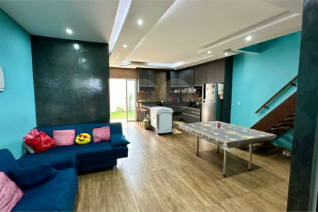 Sobrado a venda com 3 dormitorios sendo 1 suite com closet e varanda no bairro Arcoville