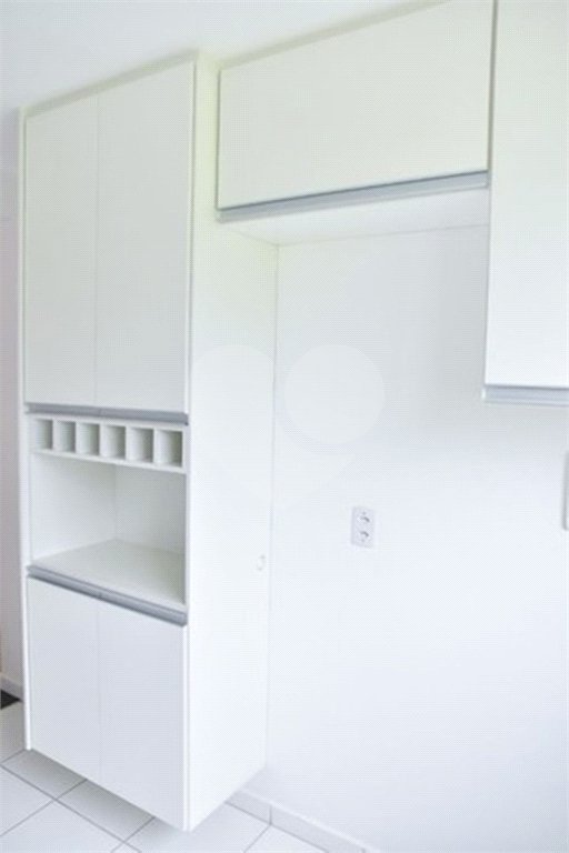 Apartamento no Condomínio Mont Royal .