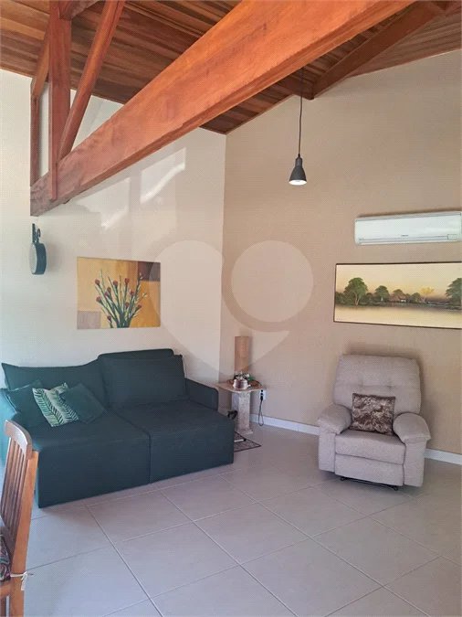 Casa Ampla com 5 Dormitórios, Piscina e Lazer Completo em Terreno de 1.260 m²