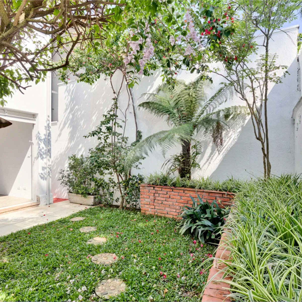 Casa de Vila à venda com 4 quartos, sendo 2 suítes, em Alto da Boa Vista, São Paulo, SP