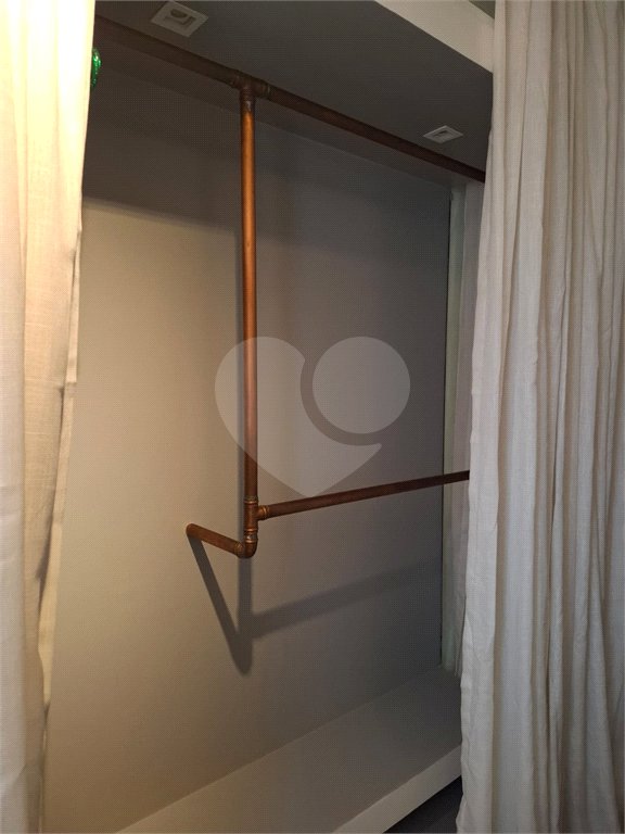 Apartamento moderno e mobiliado, 1 dormitório 1 banheiro, sala de star com varanda, cozinha americana, na Vila Olímpia.