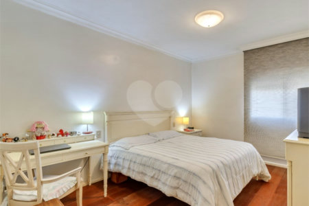 Apartamento à venda com 3 suítes em Campo Belo, São Paulo, SP
